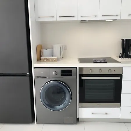 公寓 Elegant Beachside - 1 Min Walk To Venus Paphos