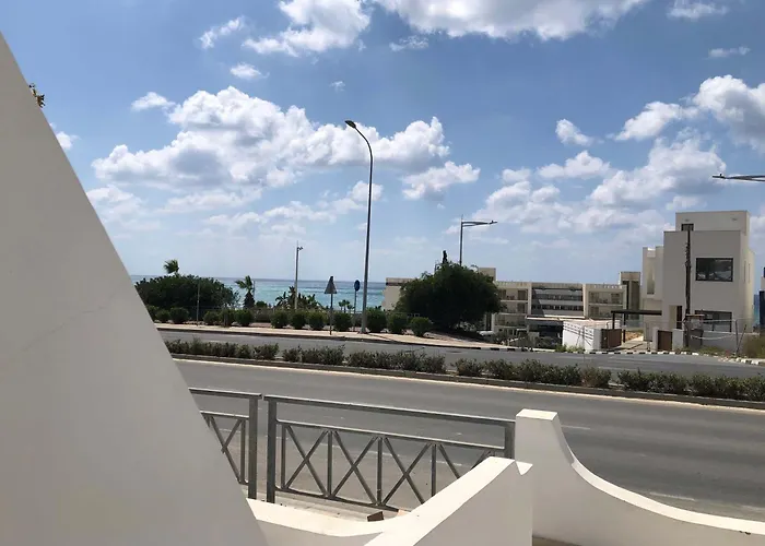 Apartamento Elegant Beachside - 1 Min Walk To Venus Paphos