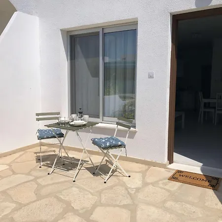 Apartment Elegant Beachside - 1 Min Walk To The
