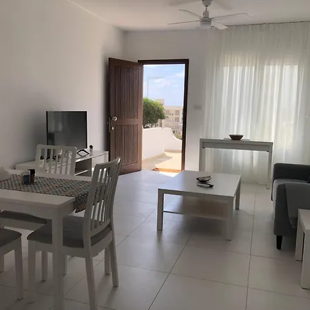 Elegant Beachside - 1 Min Walk To The Paphos