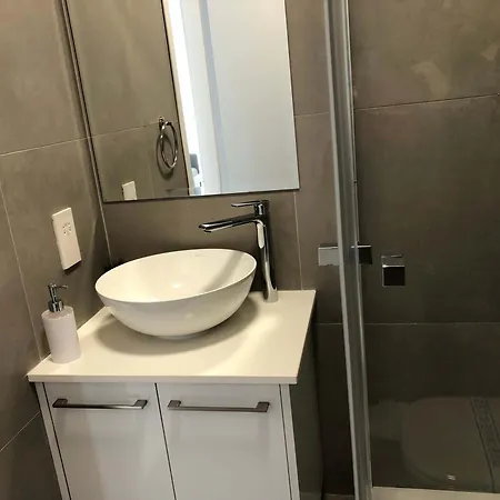 Elegant Beachside - 1 Min Walk To The Apartment Paphos