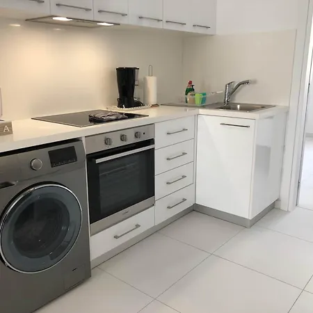 Apartment Elegant Beachside - 1 Min Walk To The