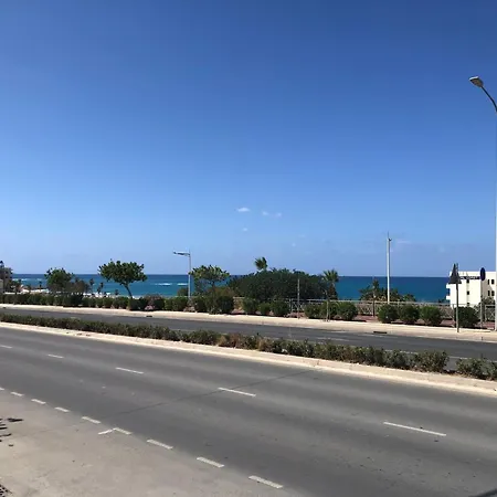 Apartment Elegant Beachside - 1 Min Walk To The *