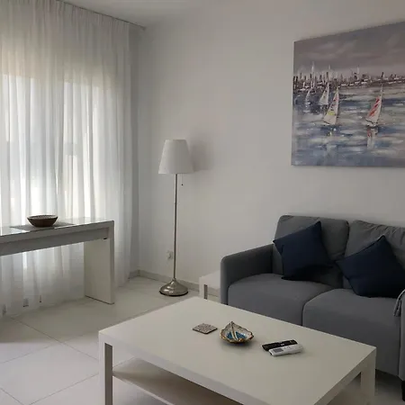 Elegant Beachside - 1 Min Walk To The Paphos