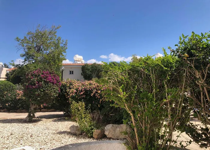 Elegant Beachside - 1 Min Walk To Venus Pafos