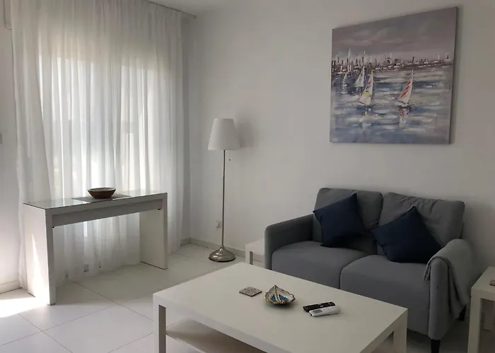 Elegant Beachside - 1 Min Walk To Venus Pafos