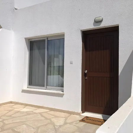 Elegant Beachside - 1 Min Walk To Venus Διαμέρισμα Πάφος