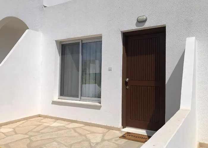 Elegant Beachside - 1 Min Walk To Venus Lejlighed Paphos