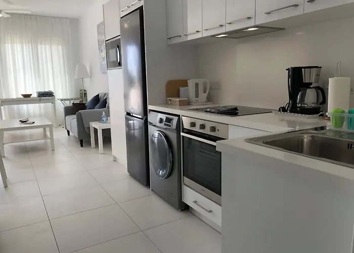 Elegant Beachside - 1 Min Walk To Venus * Paphos