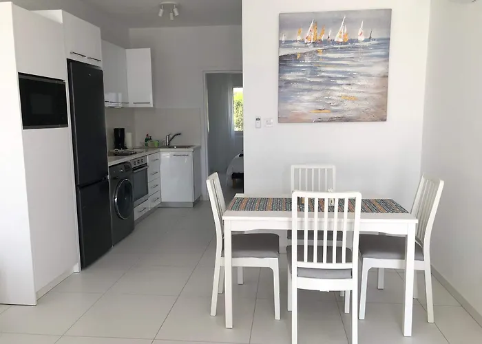 Elegant Beachside - 1 Min Walk To Venus Lejlighed Paphos